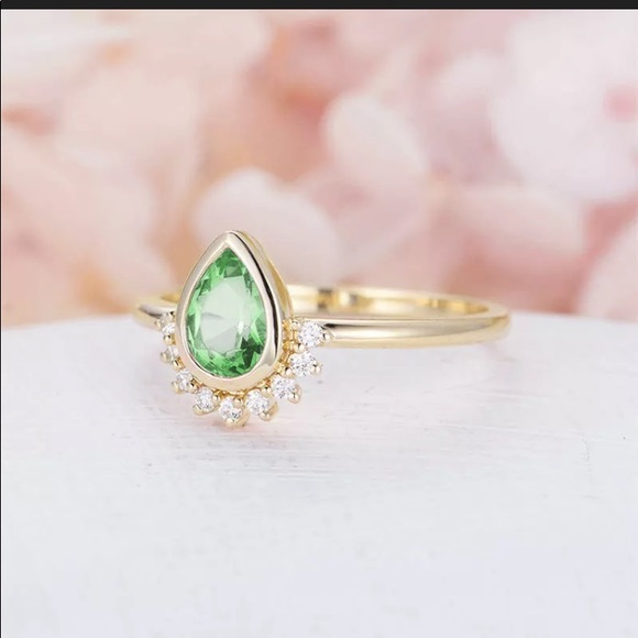 18k Gold Emerald & White Sapphire Accent Ring - Picture 2 of 6